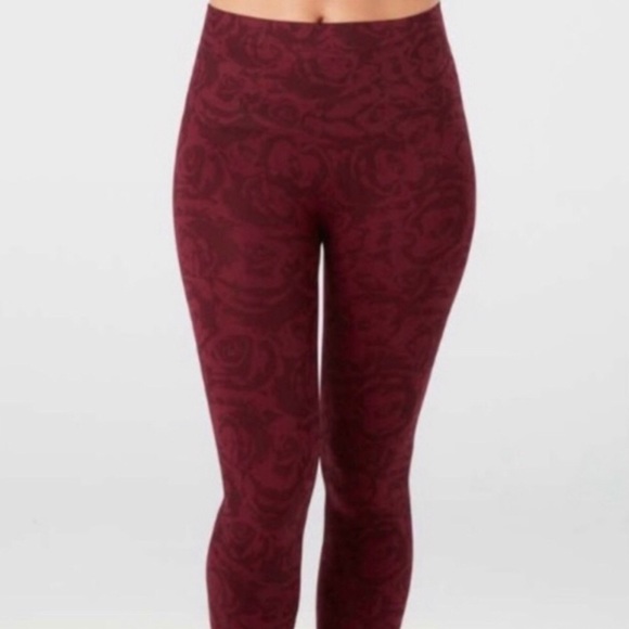 SPANX Pants - NWT SPANX look at me now crop leggings size 1X
